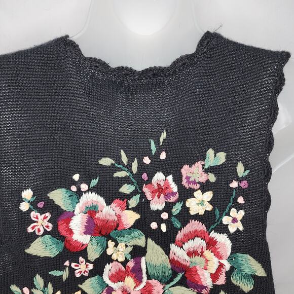 Vintage Capacity 90's Black V Neck Women's Embroidered Flowers Button Front Vest - Picture 12 of 15